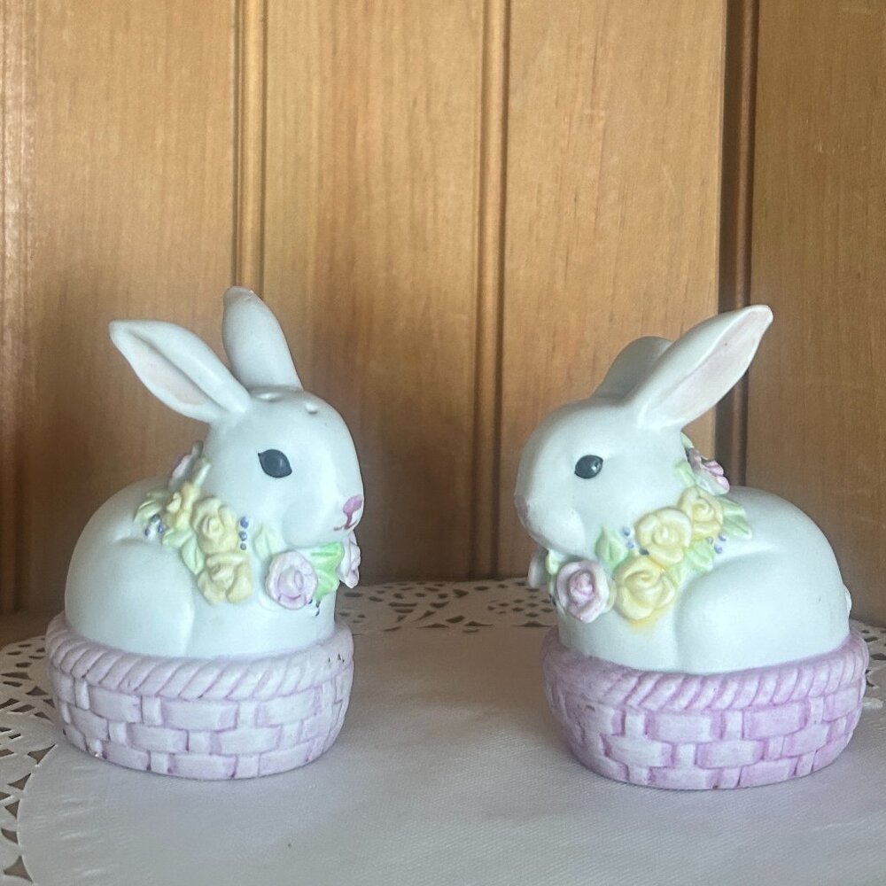 Vintage George Good Easter Bunnies Salt & Pepper Shakers Baskets 1980s